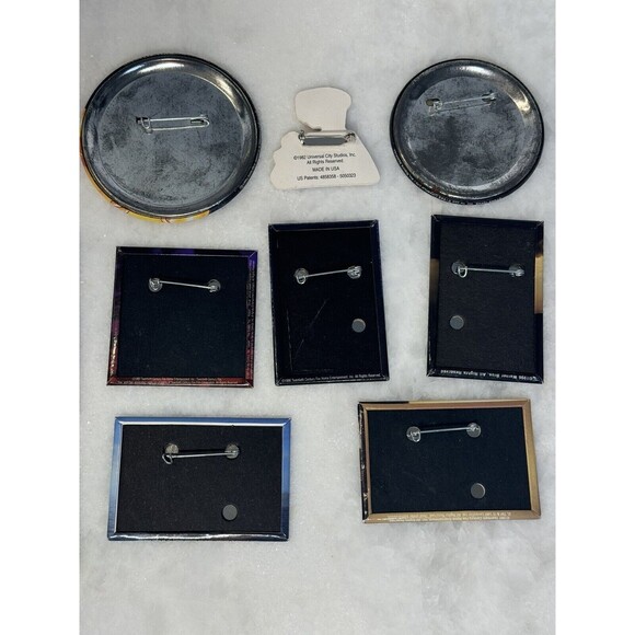 LOT OF 18 VINTAGE WALMART ADVERTISING PINS MOVIES - Picture 13 of 16